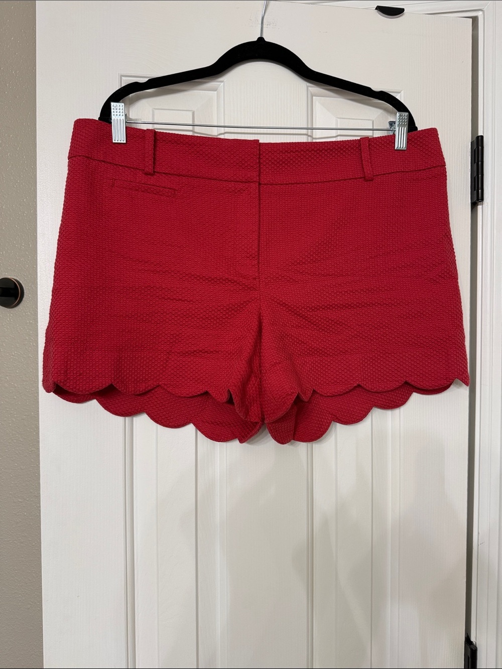 Loft Red Scallop Hem Women's Shorts
